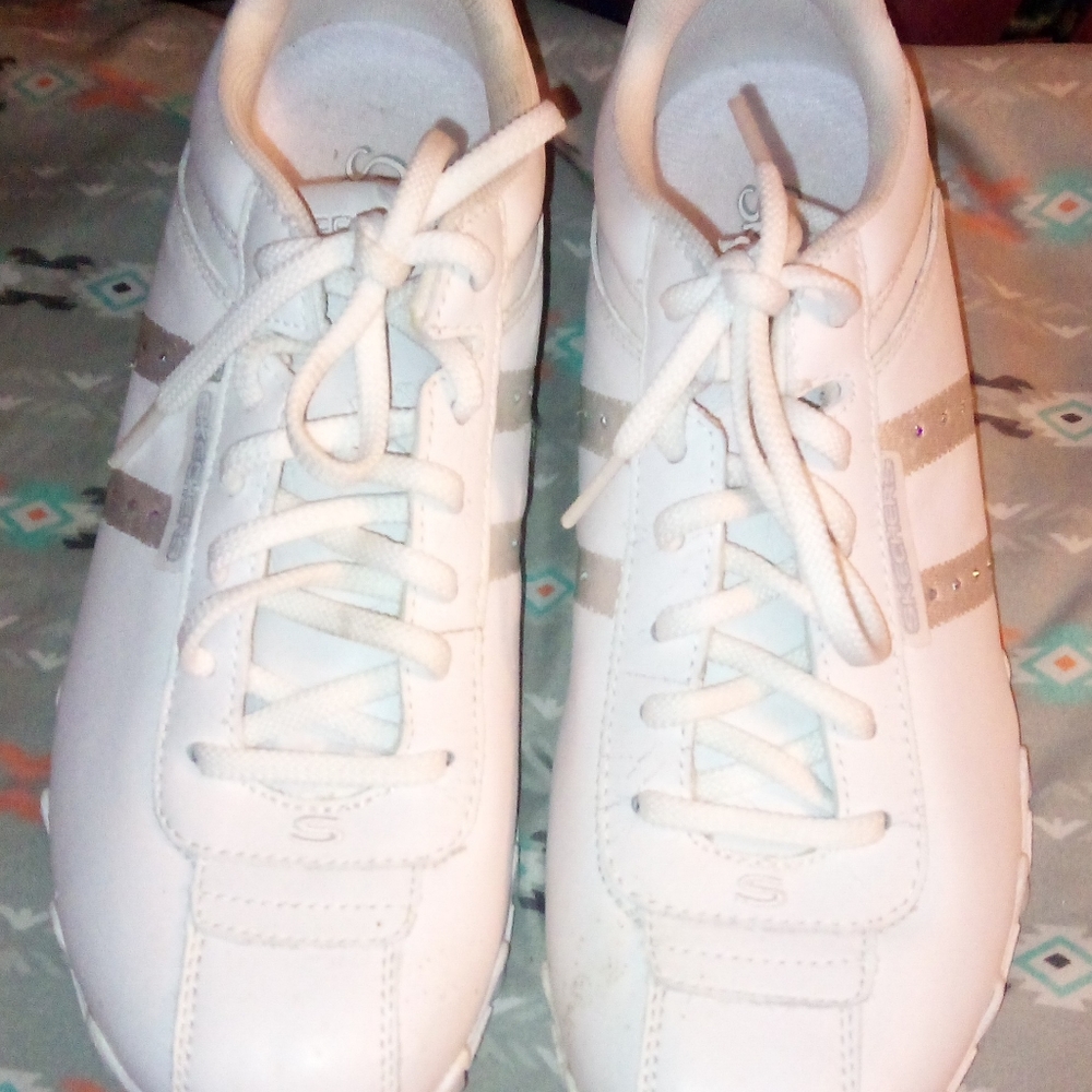 Women's white Skechers tennis shoes size 7